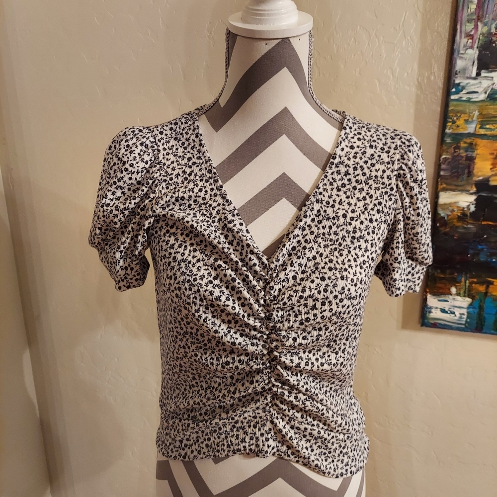 Glance black and white Rose Top